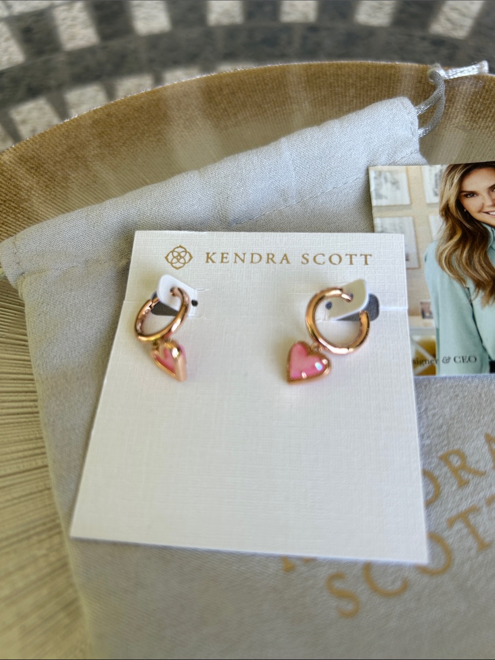 Kendra Scott Ari Gold Huggie Earrings with Pink Glitter Heart Charms - Picture 2 of 4
